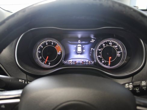 Used 2020 Jeep Cherokee Limited image 29