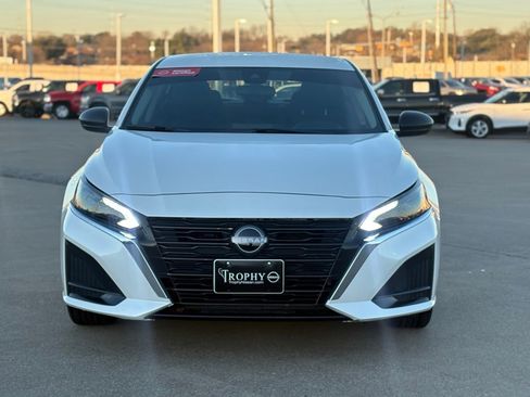 Certified 2024 Nissan Altima 2.5 SV image 3