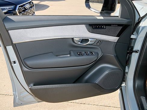 New 2026 Volvo XC90 B6 Ultra w/ Protection Package image 10