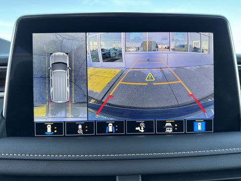 Used 2021 Chevrolet Tahoe Premier w/ Premium Package image 16