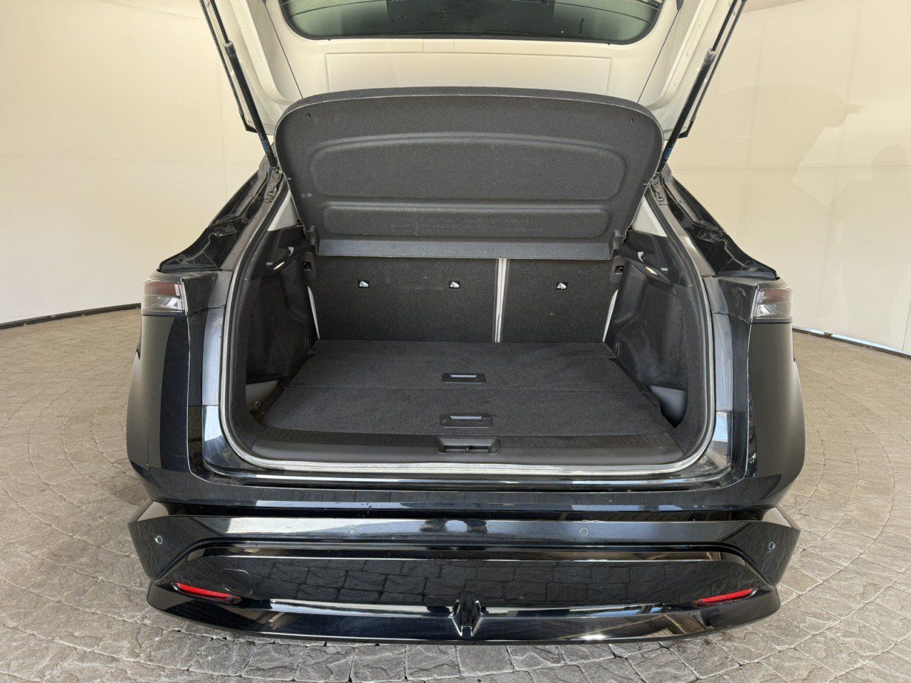 Used 2024 Nissan Ariya AWD image 7