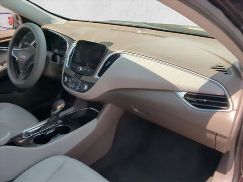 Used 2021 Chevrolet Malibu LT FWD image 20