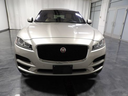 Used 2017 Jaguar F-PACE Premium AWD/4WD image 3