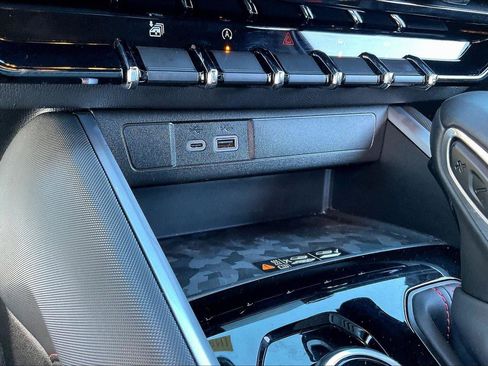 Used 2024 Chevrolet Colorado Z71 w/ Z71 Convenience Package 2 image 31