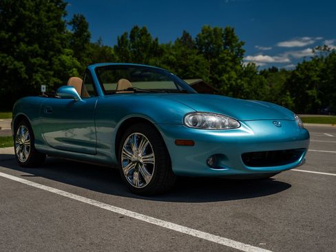 Used 2001 MAZDA MX-5 Miata RWD image 24