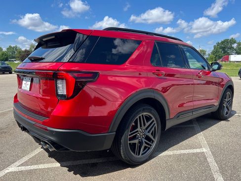 Used 2025 Ford Explorer ST w/ Sun And Sound Package AWD/4WD image 6