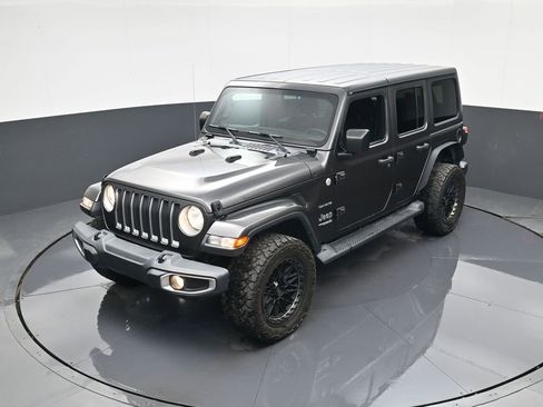 Used 2018 Jeep Wrangler Unlimited Sahara image 29