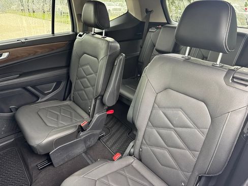 Used 2024 Volkswagen Atlas SE FWD image 11