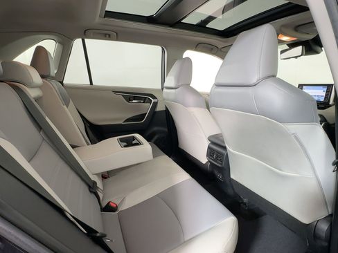 Used 2019 Toyota RAV4 Limited image 30