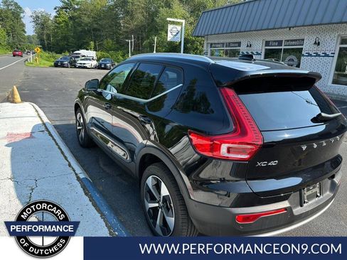 Used 2025 Volvo XC40 B5 Plus image 6