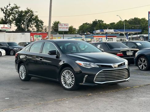 Used 2016 Toyota Avalon Limited FWD image 3