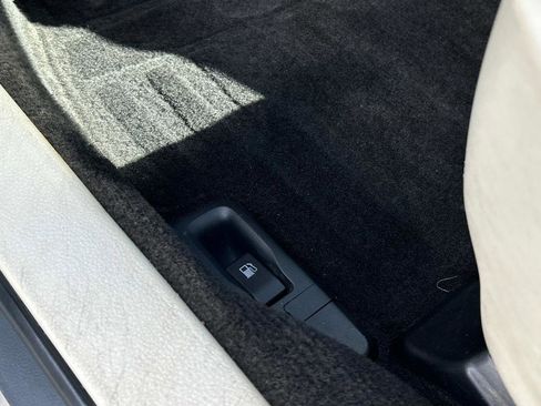 Used 2011 Subaru Outback 3.6R Limited w/ PWR Moonroof Pkg image 24