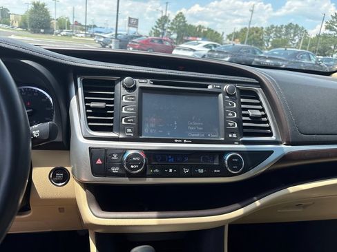 Used 2015 Toyota Highlander Limited w/ Driver Technology Package FWD image 19