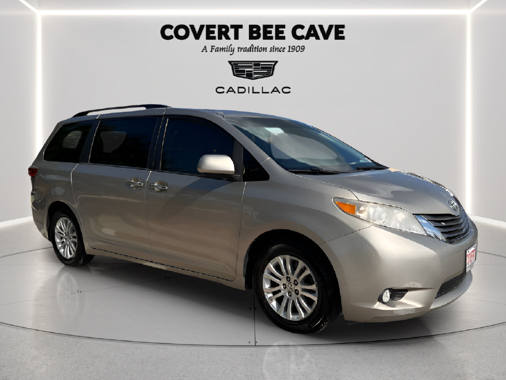 Used 2017 Toyota Sienna XLE w/ XLE Navigation Package FWD 360° Tour