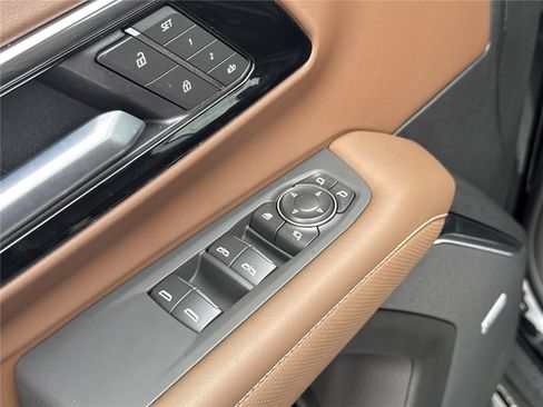 New 2026 Chevrolet Suburban High Country RWD image 18