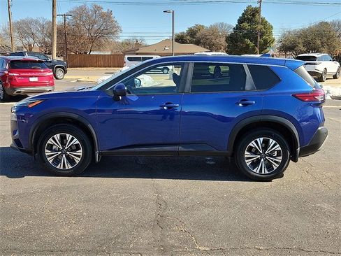 Used 2023 Nissan Rogue SV image 2