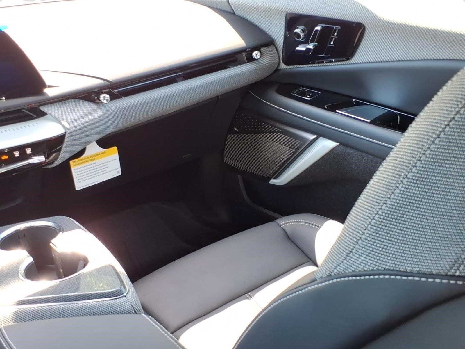New 2027 Cadillac Optiq Luxury w/ LPO, Floor Liner Package AWD/4WD image 10