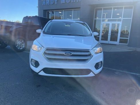 Used 2019 Ford Escape SE image 12