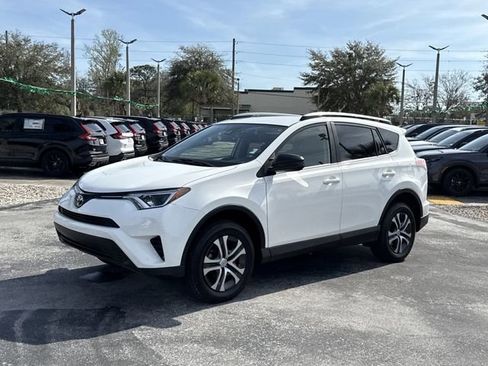 Used 2017 Toyota RAV4 LE image 12