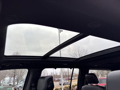 Used 2023 Jeep Wagoneer Series III w/ Premium Group I image 23