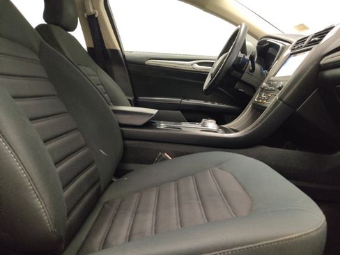 Used 2019 Ford Fusion SE FWD image 21