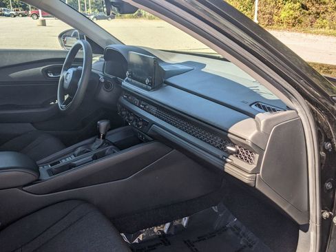 Used 2024 Honda Accord EX image 38