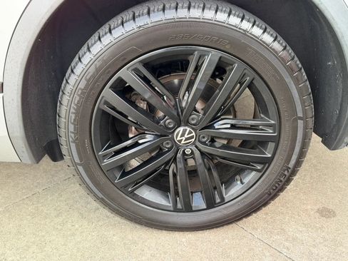 Used 2022 Volkswagen Tiguan SE R-Line FWD image 13