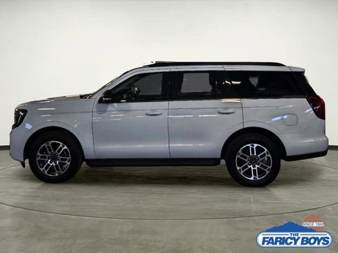 Used 2025 Ford Expedition Active image 2