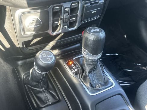 Used 2024 Jeep Wrangler Unlimited Sahara AWD/4WD image 21