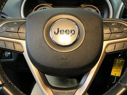Used 2016 Jeep Cherokee Latitude w/ Cold Weather Group FWD image 20