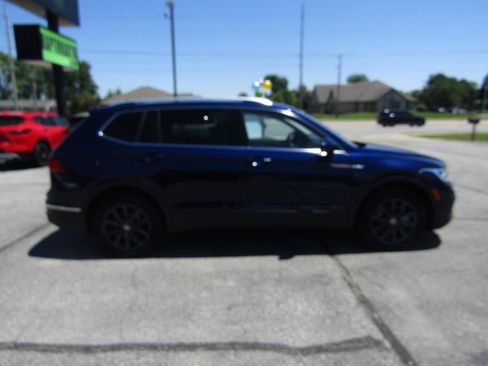 Used 2023 Volkswagen Tiguan SE AWD/4WD image 9
