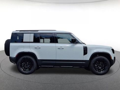 Used 2026 Land Rover Defender 110 S AWD/4WD image 4