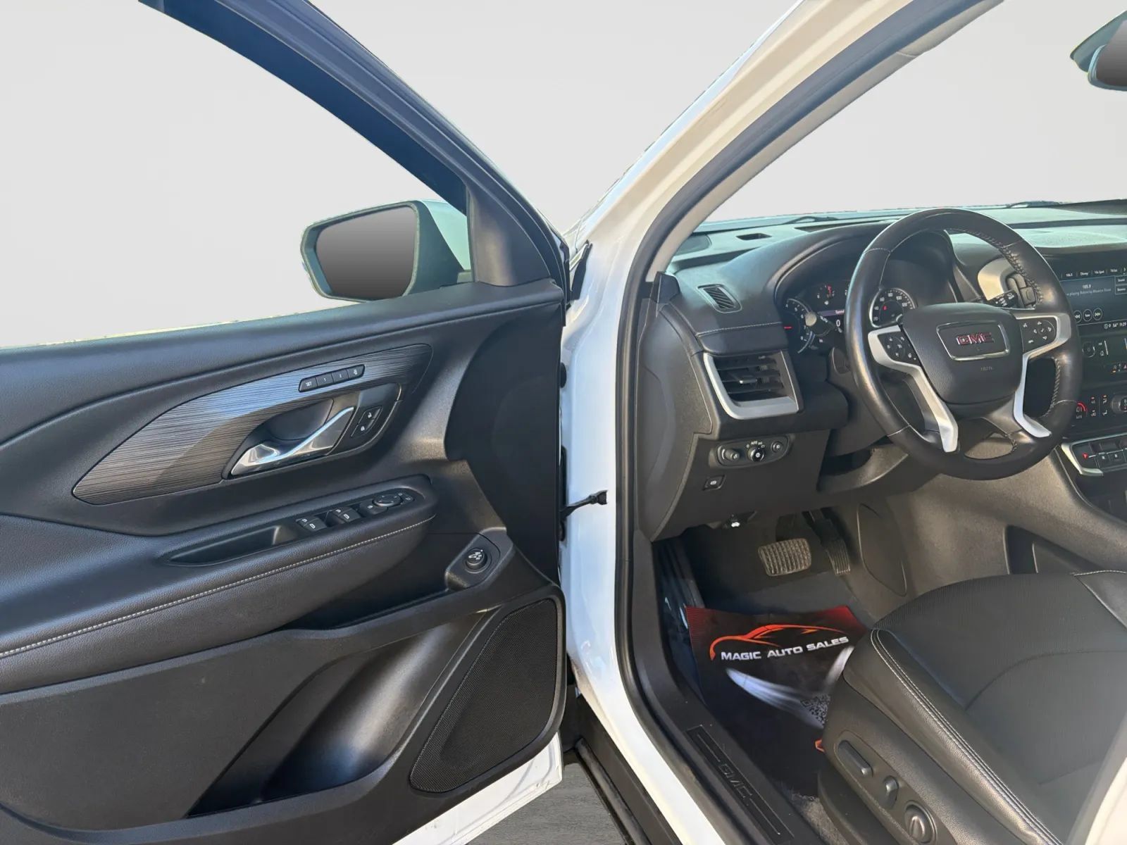 Used 2022 GMC Terrain SLT w/ LPO, Floor Liner Package AWD/4WD image 11