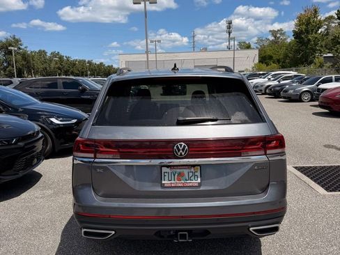 Used 2024 Volkswagen Atlas SE AWD/4WD image 2