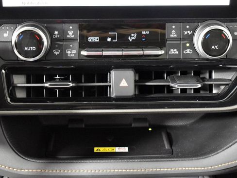 Used 2023 Toyota Highlander Bronze Edition image 42