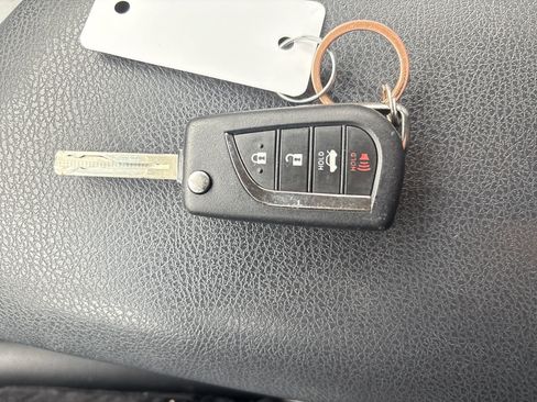 Used 2019 Toyota Camry SE image 34