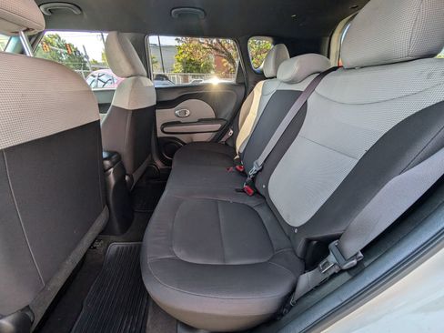 Used 2016 Kia Soul FWD image 17