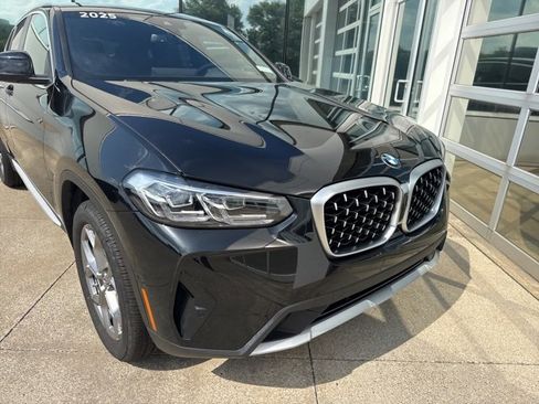 Used 2025 BMW X4 xDrive30i image 3