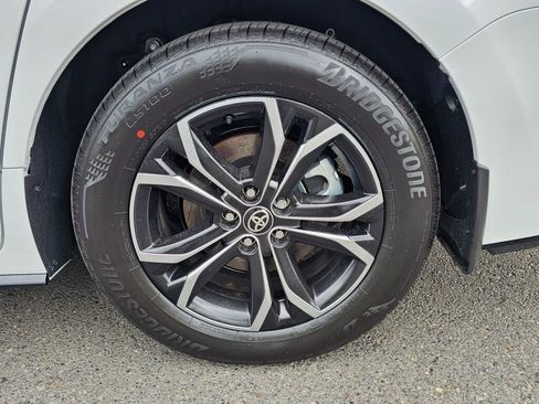 New 2025 Toyota Sienna Platinum image 6