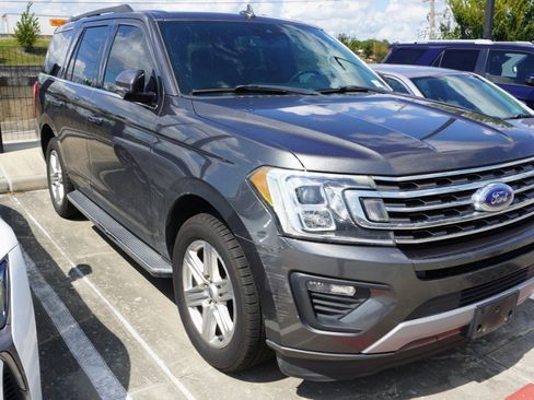 Used 2019 Ford Expedition XLT w/ Equipment Group 202A RWD image 3