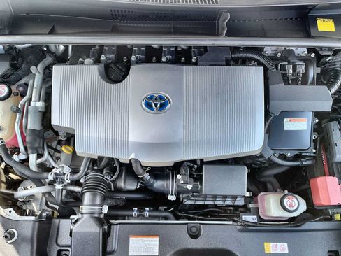 Used 2017 Toyota Prius Prime Premium FWD image 17