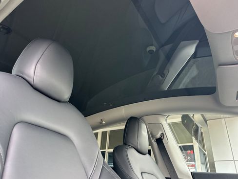 Used 2021 Tesla Model Y Long Range AWD/4WD image 16