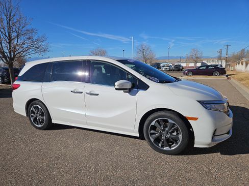 Used 2023 Honda Odyssey Elite image 2