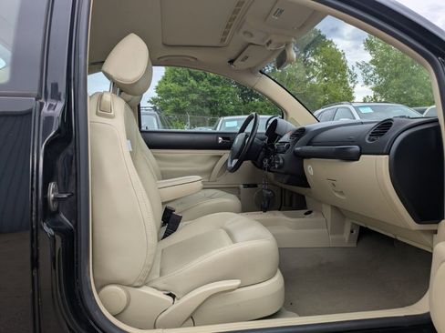 Used 2009 Volkswagen Beetle Coupe FWD image 10
