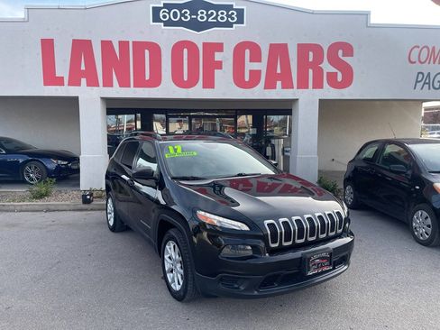 Used 2017 Jeep Cherokee Sport image 2