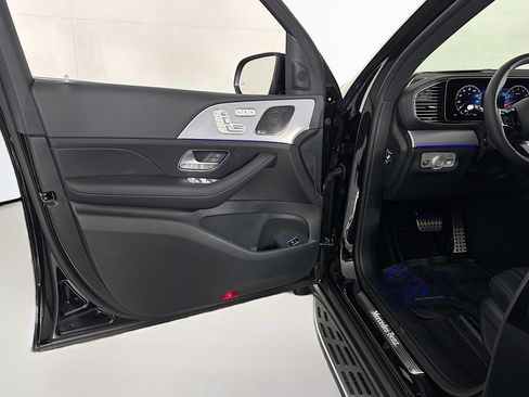New 2026 Mercedes-Benz GLS 580 4MATIC image 21