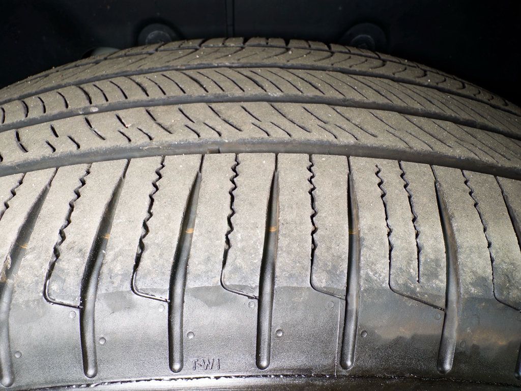 Used 2025 Rivian R1T Adventure Dual AWD/4WD image 36