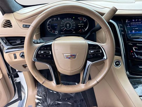 Used 2020 Cadillac Escalade ESV Platinum AWD/4WD image 11