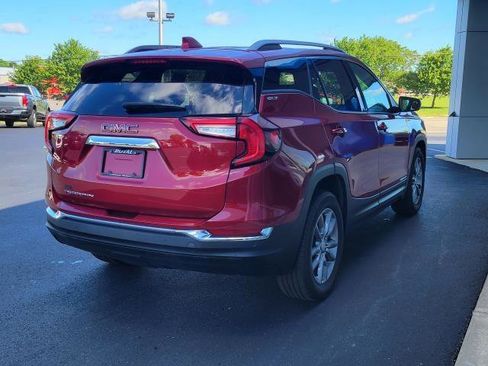 Used 2024 GMC Terrain SLT FWD image 3