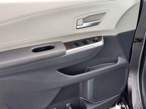 Used 2024 Toyota Sienna XLE image 17